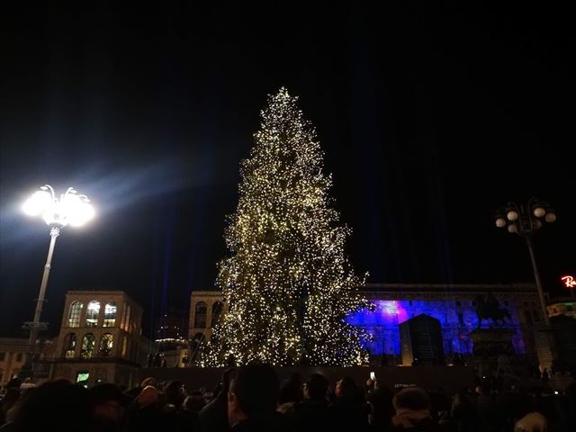 ミラノのクリスマスツリー
