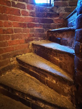トラッツオ　階段