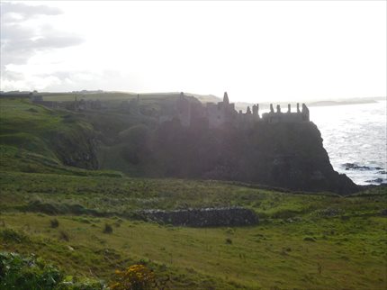 北アイルランドの中世の古城ダンルース城 みゅうロンドンブログ オプショナルツアー 現地ツアーの みゅう