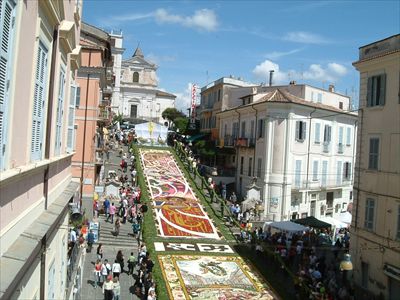 ジェンツァーノの花祭り1