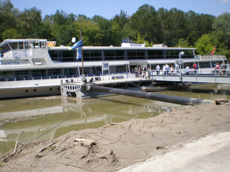 boat boading area in Melk