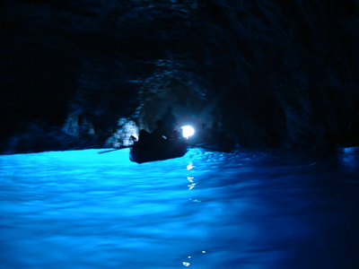 ローマ発【プライベートツアー】列車で行くカプリ島・青の洞窟 1日観光