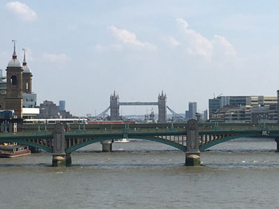オンライン体験ツアー 日本語ガイドとライブでつなぐ バーチャル ロンドン市内観光 セントポール大聖堂とタワーブリッジ周辺 ロンドンの観光 現地オプショナルツアー予約なら みゅう オンライン体験ツアー 日本語ガイドとライブでつなぐ バーチャル ロンドン市内観光 セントポール大聖堂とタワーブリッジ周辺 ロンドンの観光 現地オプショナルツアー予約なら みゅう