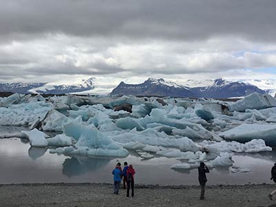 ヨークルサルロン氷河湖の観光・オプショナルツアー一覧