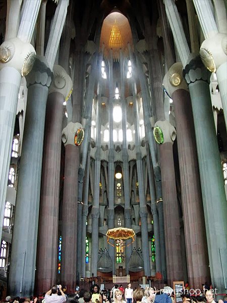 サグラダ・ファミリア 教会内部 サグラダ・ファミリア 教会内部