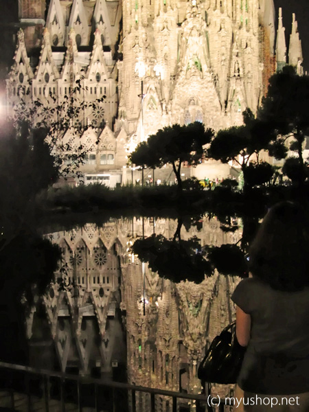 水面に映された逆さサグラダファミリア 水面に映された逆さサグラダファミリア